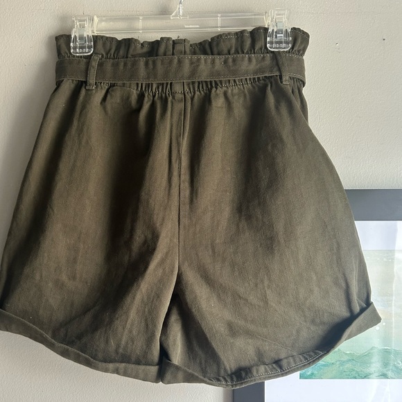 Banana Republic Paper Bag waist Shorts army green - Picture 2 of 4